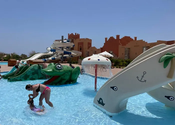 Dream Lagoon & Aqua Park 4*